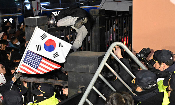 여야 '법원 난동사태' 책임 공방