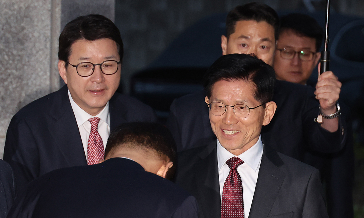 김문수 만난 박근혜 &${esc.h}34;하나로 뭉쳐 반드시 대선 이겨달라&${esc.h}34;