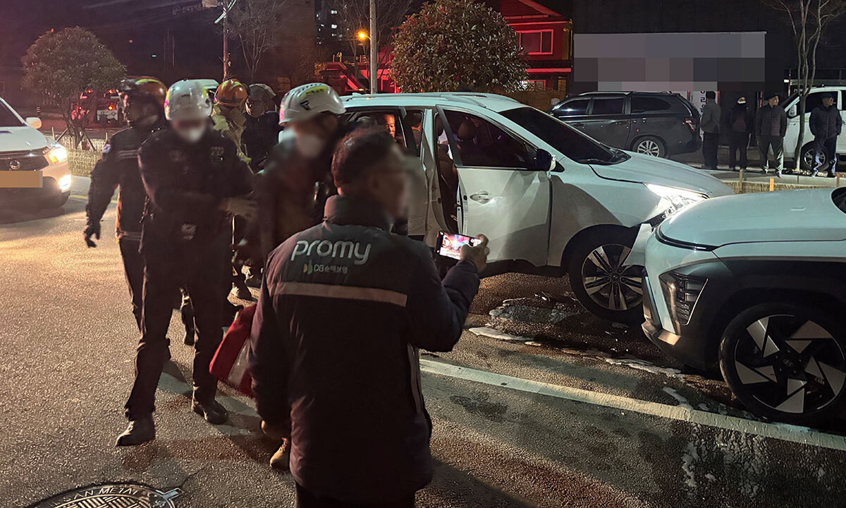 부안 부안읍 도로서 역주행 차량 충돌…5명 부상