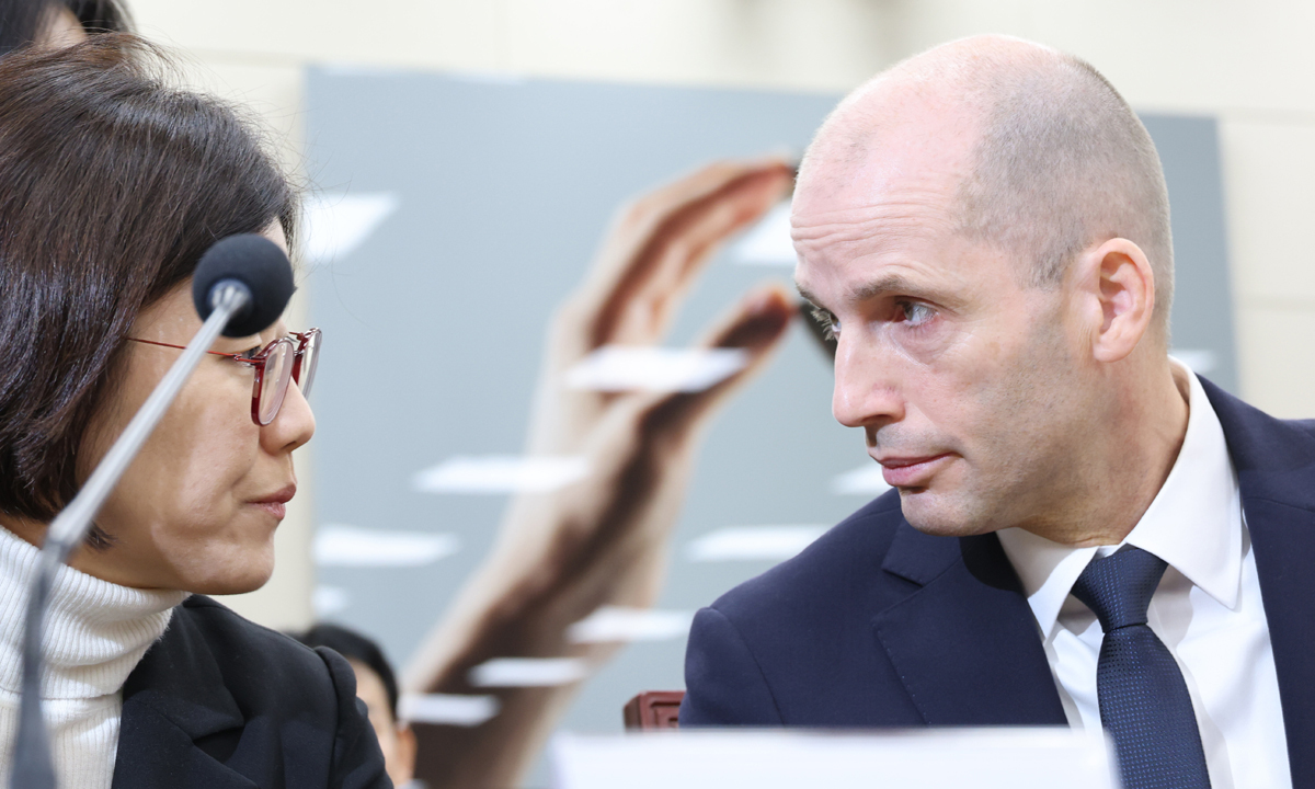 로저스 쿠팡 대표, 청문회 끝나자마자 한국 떠났다