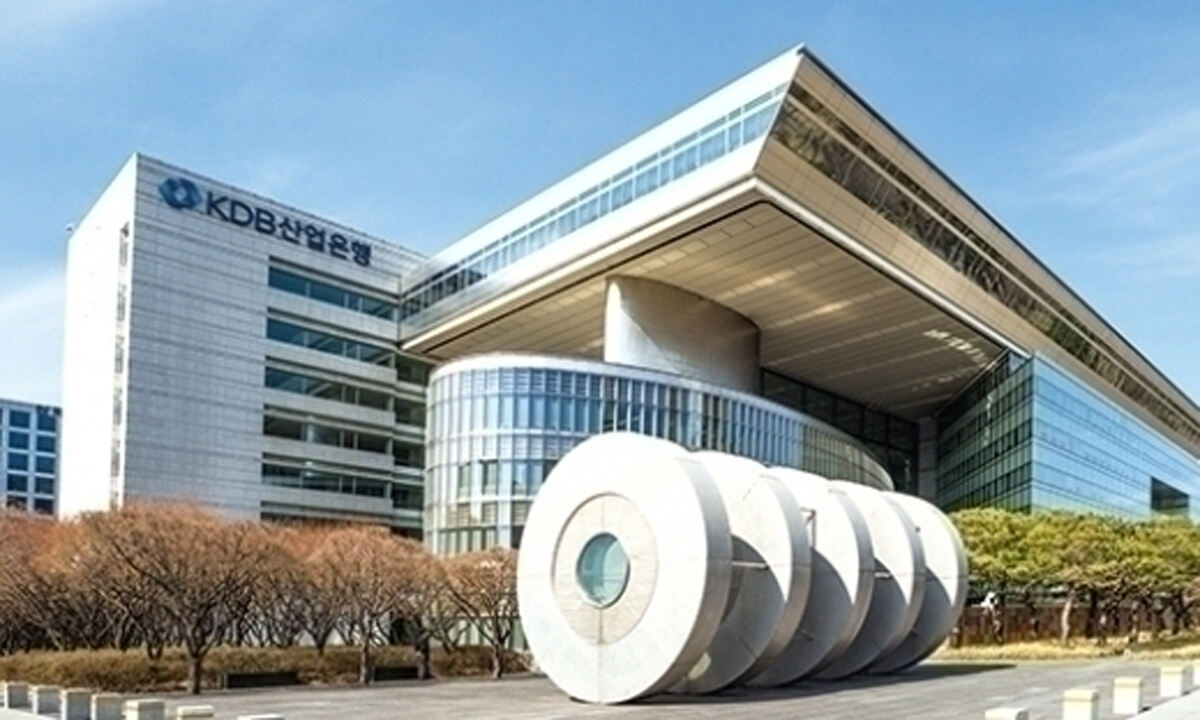 ‘스타일러 구매 지시’ 산은 본부장, 논란 제기 하루 만에 ‘수평이동’…산은 “분리 조치”