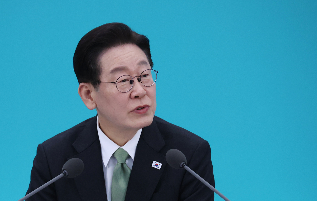 李 “충남·충북에 대전까지 하나의 행정체계 고민해봐야”…충남·대전 통합 두고는 “끽 서서 이상하다”