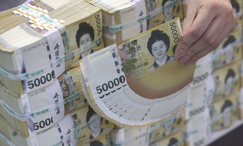 여전히 낮은 퇴직연금 수익률...개인 수수료 차별도 여전 外 [한강로 경제브리핑]