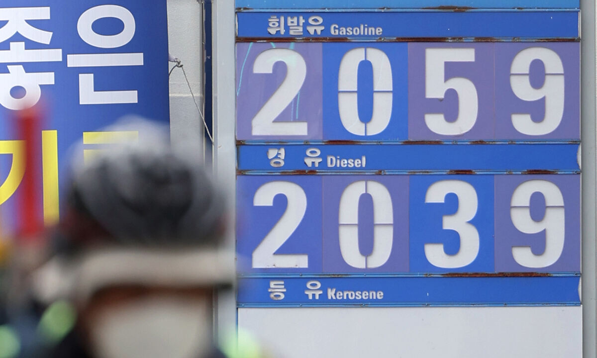 전국 주유소 평균 경윳값 2000원 돌파…최고가격제 시행 이후 처음