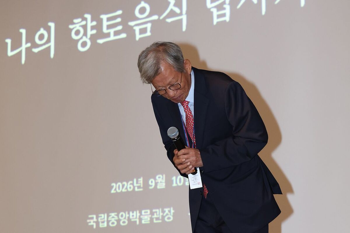 친일파 글씨 전시한 유홍준… 자기 소장품 추천하고 사과 땐 함구