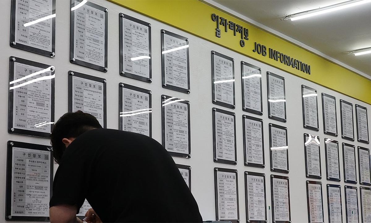 “서울대도, 박사 학위도”… 취업난에 명문대도 예외 없어
